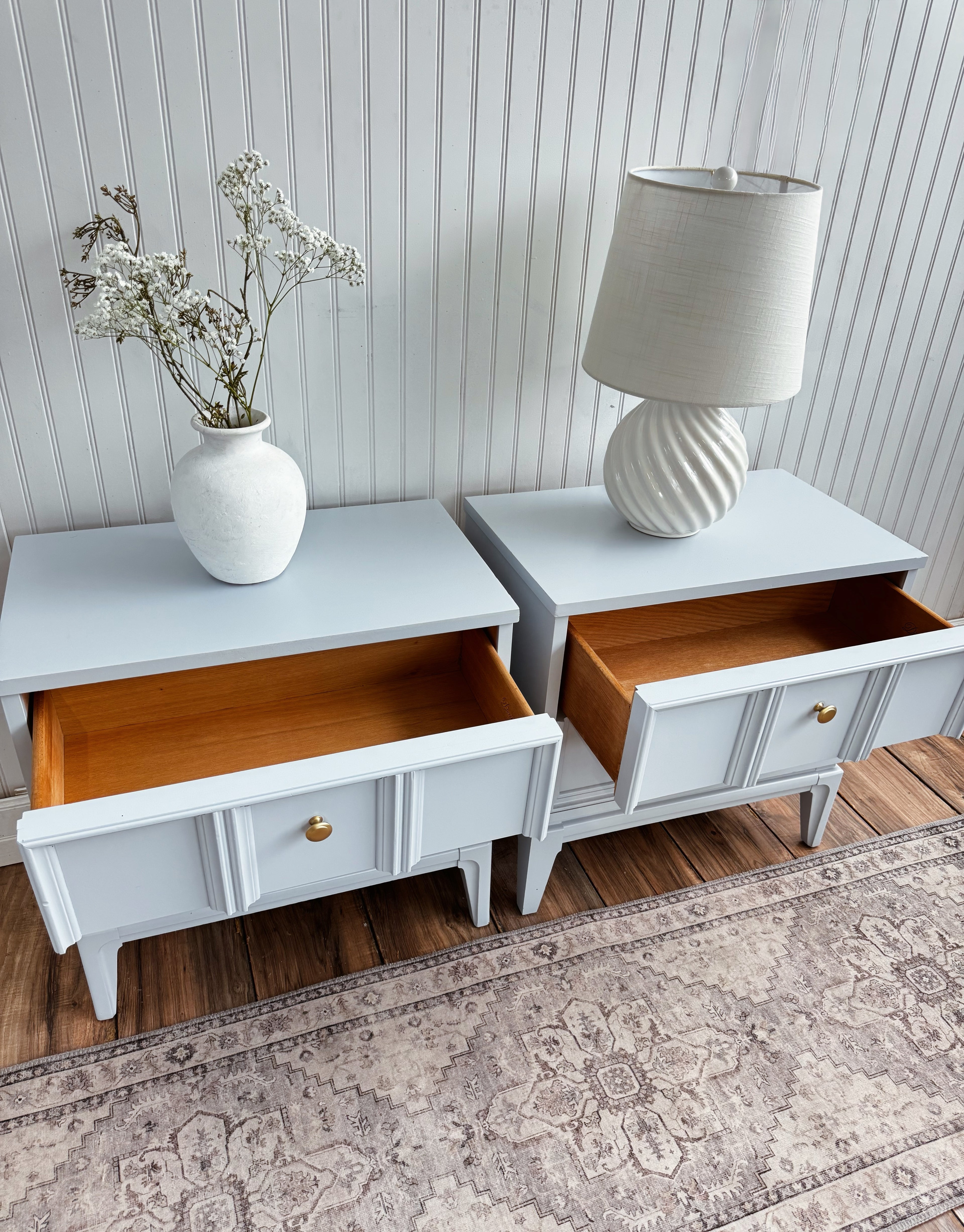 Set of nightstands