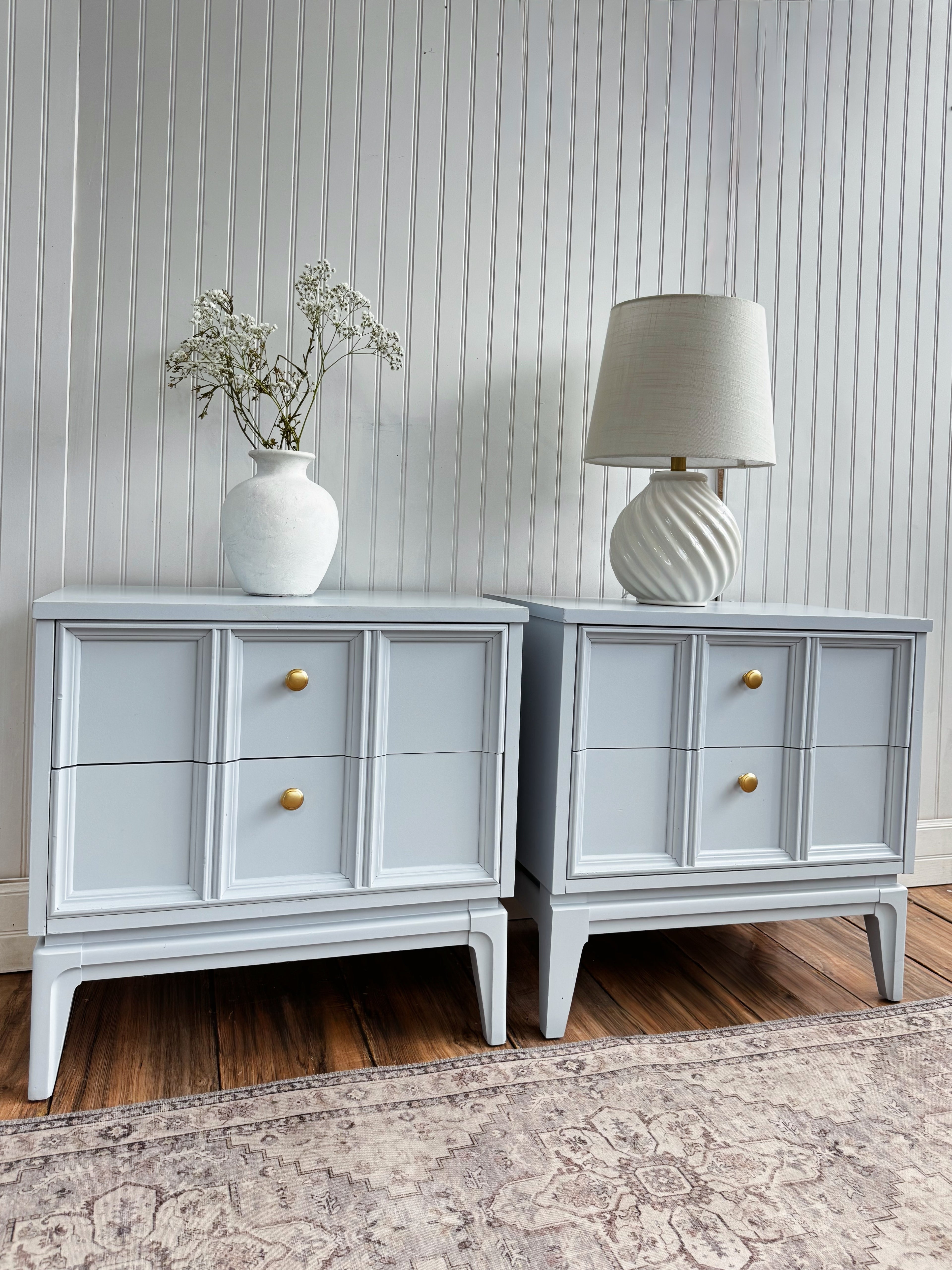 Set of nightstands